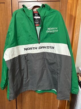 North Dakota Hockey Green & Gray Windbreaker Pullover